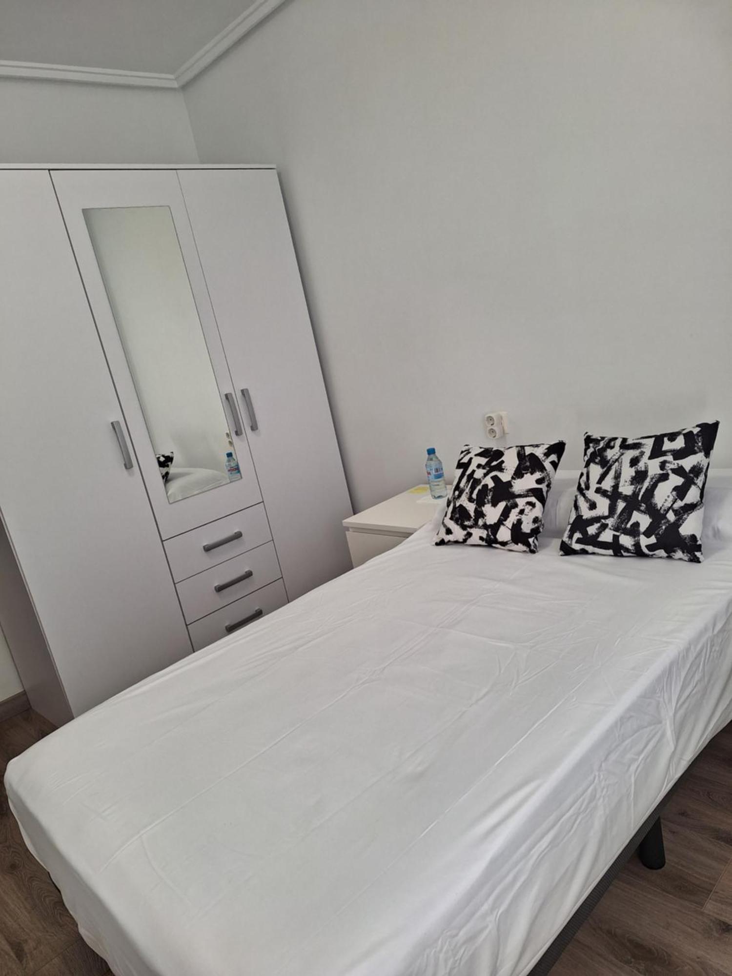 Habitacion Individual Apartment Valencia Luaran gambar